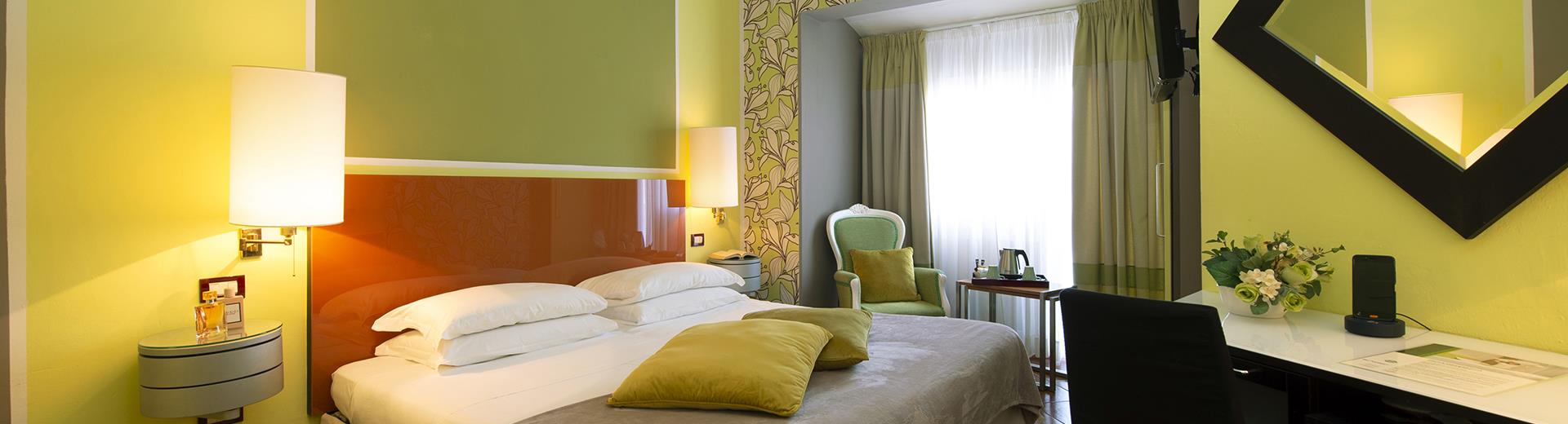 Discover the beauty of a stay in the center of Florence: choose Sure Hotel Collection De La Pace and enjoy all the comfort of its Superior rooms and the services at your disposal. Book now!