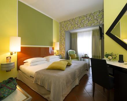 Discover the beauty of a stay in the center of Florence: choose Sure Hotel Collection De La Pace and enjoy all the comfort of its Superior rooms and the services at your disposal. Book now!
