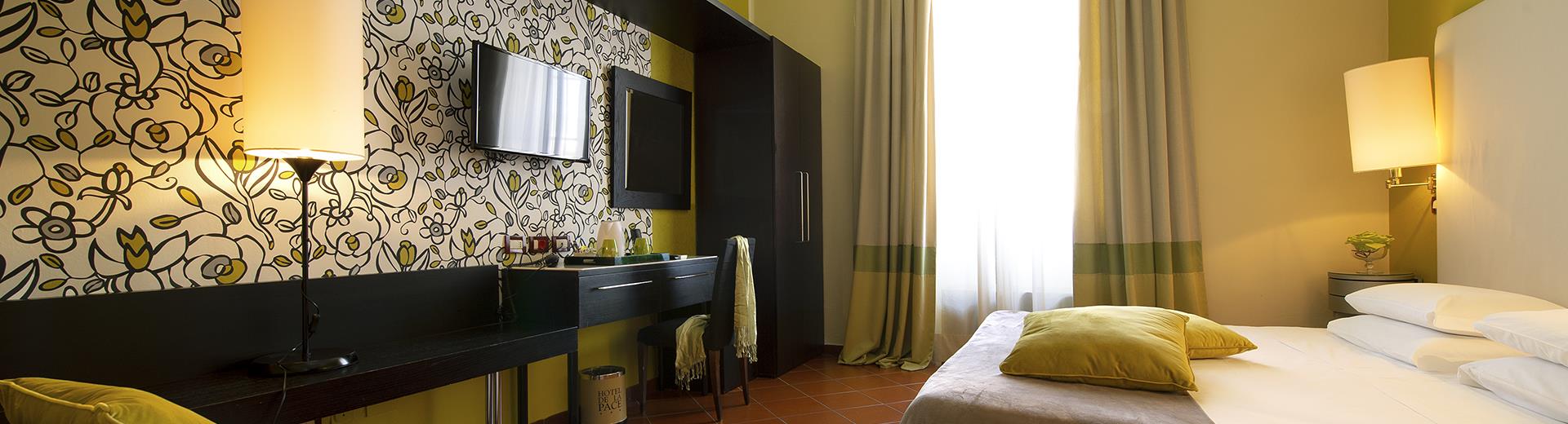 Discover the beauty of staying in the Centre of Florence with friends or family: choose Sure Hotel Collection De La Pace and enjoy the comfort of its rooms and amenities at your disposal. Book now!