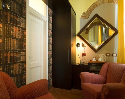 Hotel De La Pace is a 4 stars elegant and cared for in every detail, a central location in Florence. Choose one of our rooms and enjoy maximum comfort!