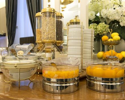 Start your day in Florence with the right energy! Enjoy the rich buffet of elegant 4-star Hotel De La pace, Florence.