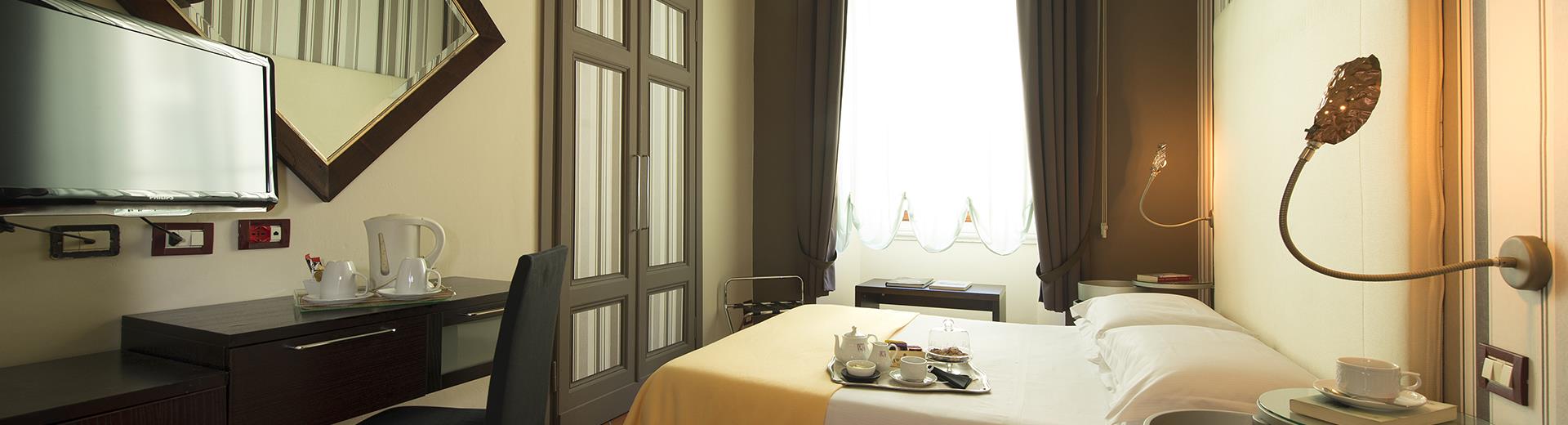 If you stay alone in Florence, choose the comfort of single standard rooms of the Hotel De La Pace, our delightful 4 star hotel right in the Centre!