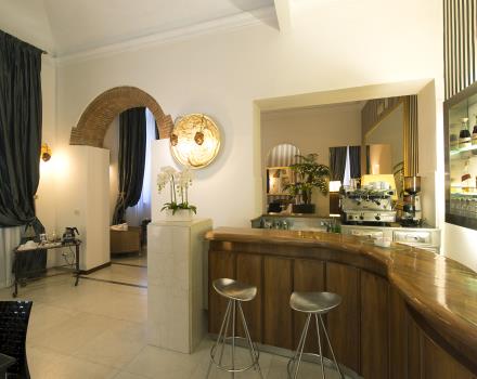 Discover all the services of the Hotel De La Pace, Florence 4 star centrally located: free Wi-Fi, parking, buffet breakfasts and much more. Book now!