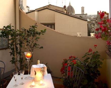 Se cerchi un hotel nel centro storico di Firenze, scegli Sure Hotel Collection De La Pace e vivi intensamente la città in tutto il suo fascino!