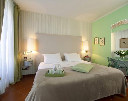 Discover the beauty of a stay in the center of Florence: choose Sure Hotel Collection De La Pace and enjoy all the comfort of its double rooms and the services at your disposal. Book now!