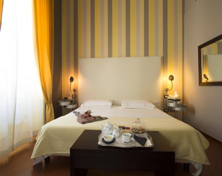 Sure Hotel Collection De La Pace è la soluzione ideale per chi cerca un hotel in posizione centrale a Firenze, con un ottimo rapporto qualità-prezzo. Prenota una delle nostre camere Matrimoniali Standard!